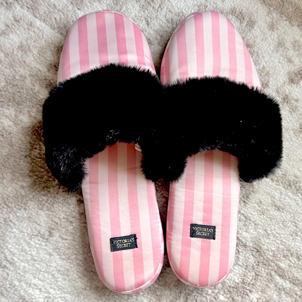 Victoria secret house shoes size Large